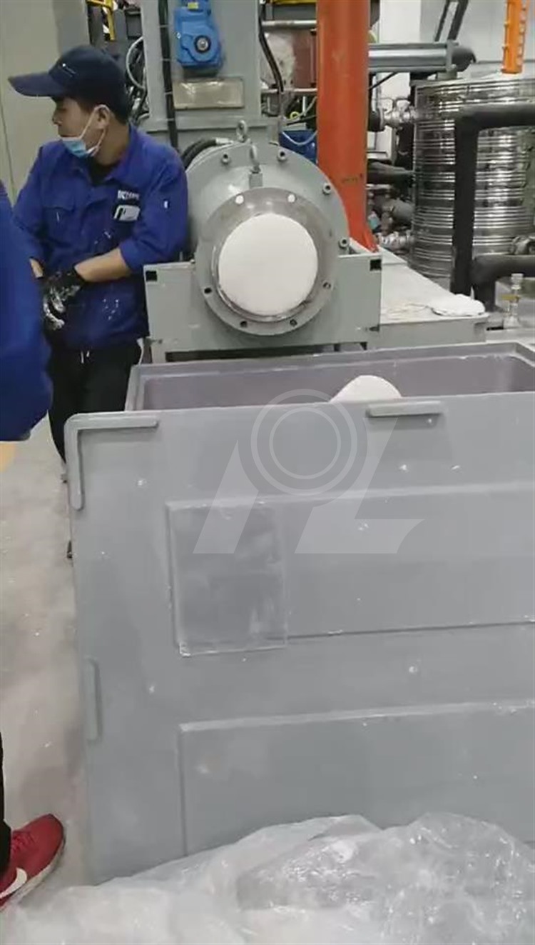 2，上料，捏合精煉
